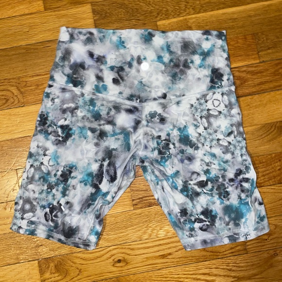 Lululemon Align 6in shorts Size 8 EUC - Picture 4 of 4